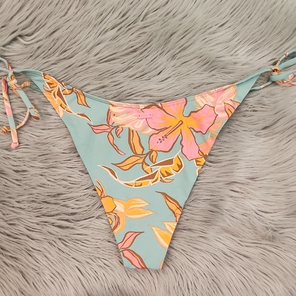 Roxy Pink and Blue Bikini with Tropical Floral Design - Picture 6 of 8